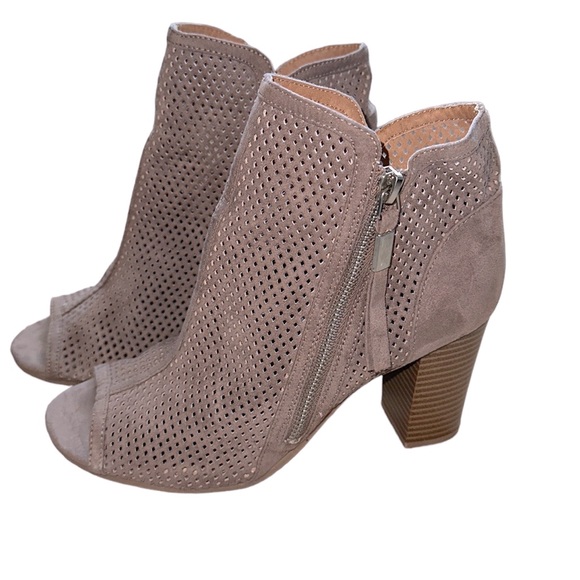 Taupe Heel Booties- size 7.5 - Picture 1 of 6